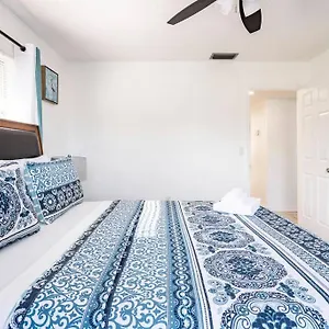 Perfectly Situated 2-br Residential In Largo- Close To Beach And Everything!! Apartment